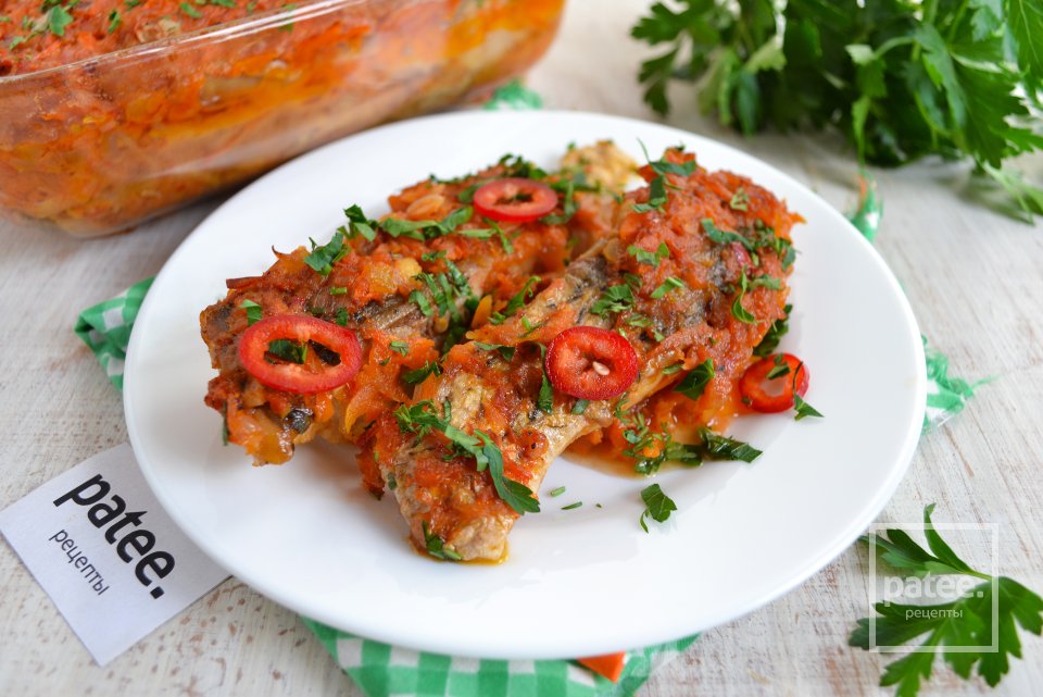 Карп запеченный в томатном соусе с овощами - Шаг 15