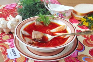 Горячий свекольник со свиным языком