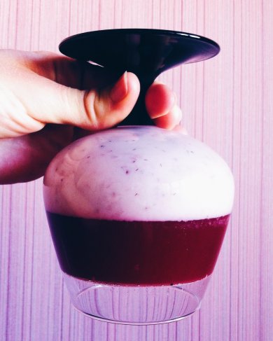 Пп-десерт из кефира и клубники - Шаг 1