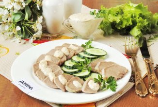 Свиной язык в сливочно-грибном соусе