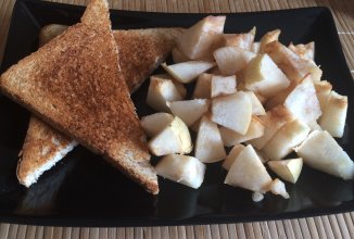 Тост и запечённая груша