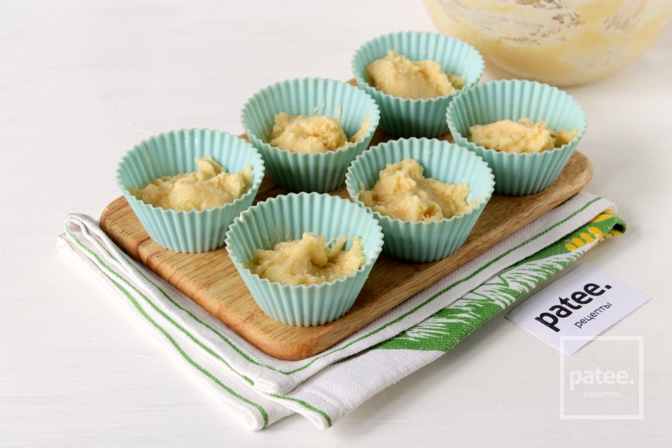 Маффины с начинкой из сливочных конфет - Шаг 7