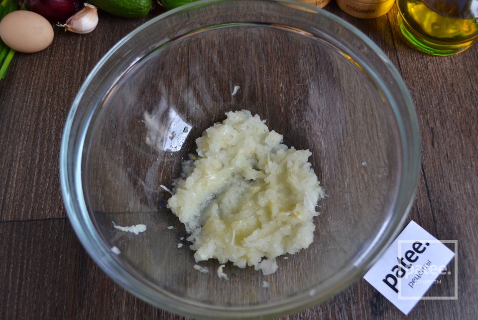 Драники с зеленым луком и овощным салатом - Шаг 2