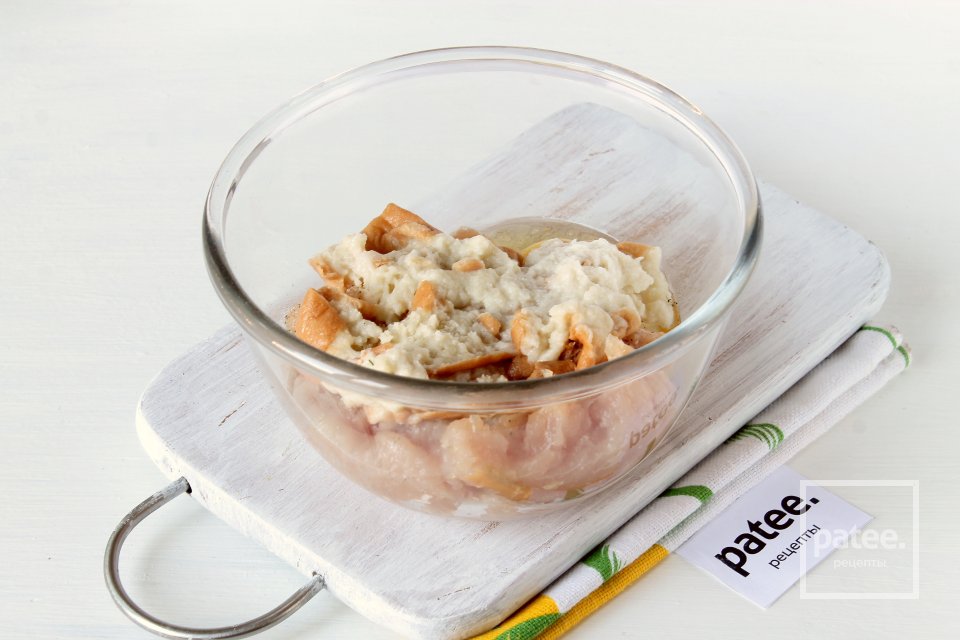 Куриные котлеты с молодой капустой - Шаг 7