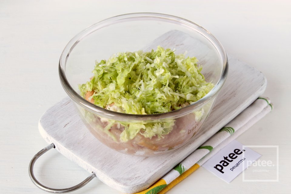 Куриные котлеты с молодой капустой - Шаг 8