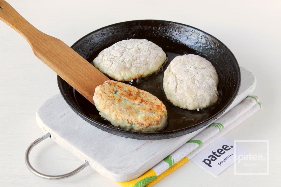 Куриные котлеты с молодой капустой - Шаг 13