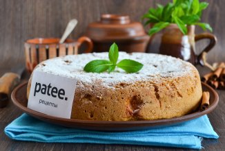 Нежный пирог с яблоками в мультиварке