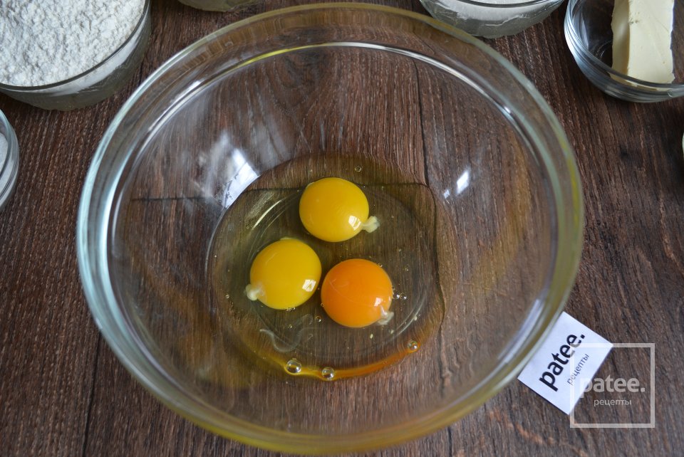 Нежный пирог с яблоками в мультиварке - Шаг 2