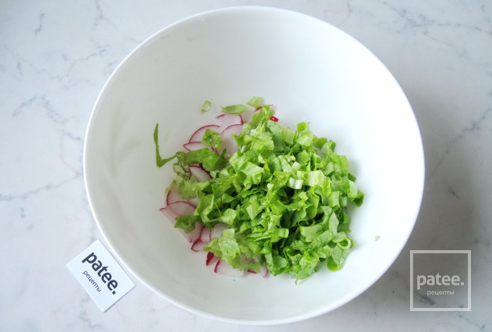 Салат из молодой капусты с редисом - Шаг 3