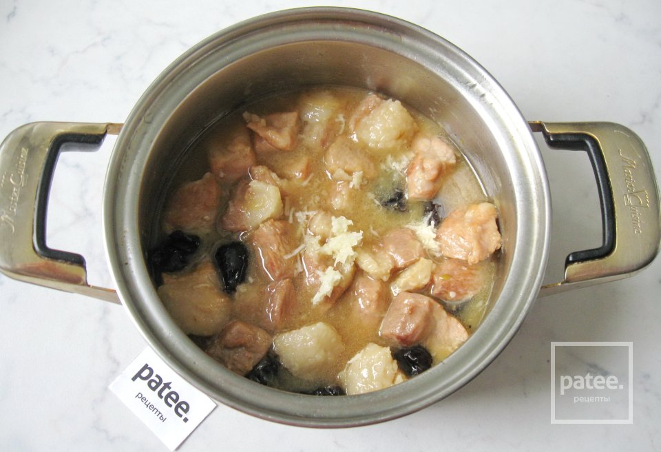 Свинина с черносливом в пиве - Шаг 12