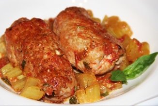 Мясные рулетики с горчицей, беконом и сыром