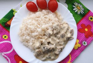 Курица с грибами в сливочном соусе
