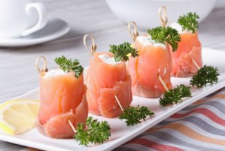 Рулетики из семги с творожной начинкой