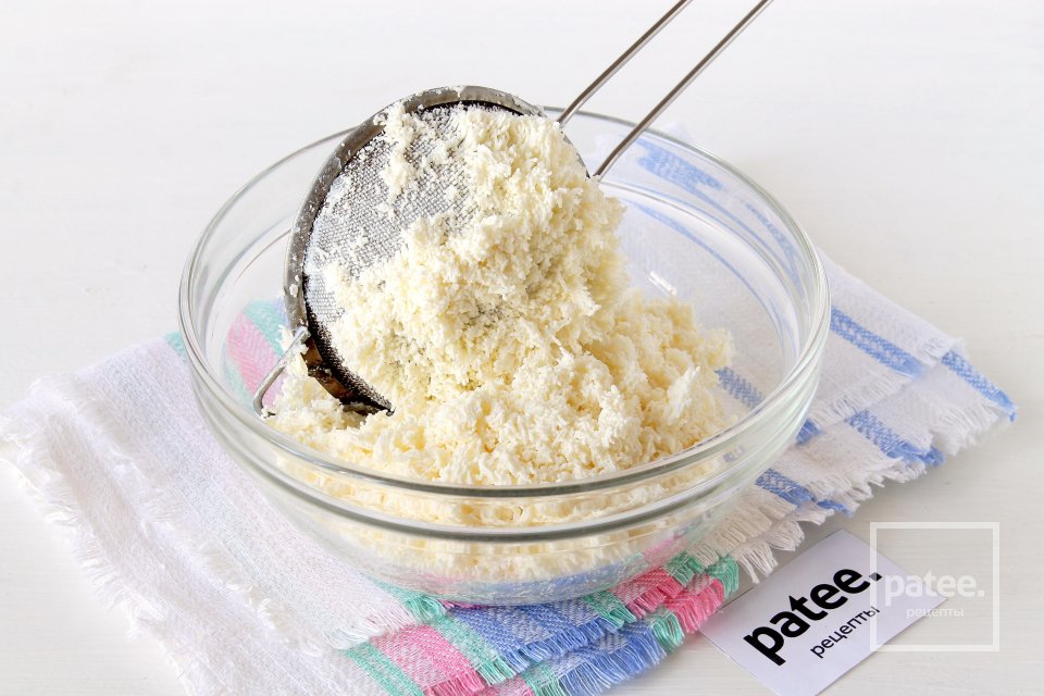 Ленивые вареники в сладкой крошке - Шаг 2