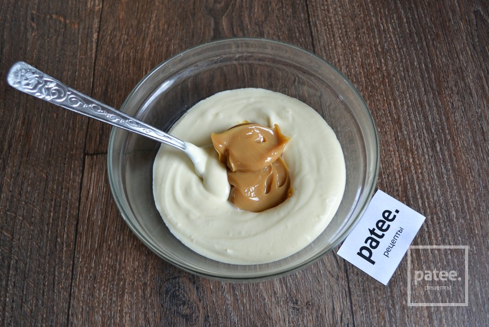 Десерт из песочного печенья, маршмэллоу и карамельного крема - Шаг 5