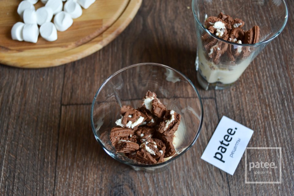 Десерт из песочного печенья, маршмэллоу и карамельного крема - Шаг 11