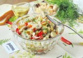 Салат с маринованными грибами и квашеной капустой