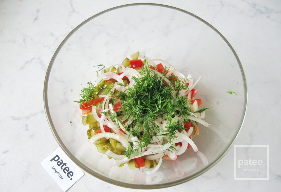 Салат с маринованными грибами и квашеной капустой - Шаг 7