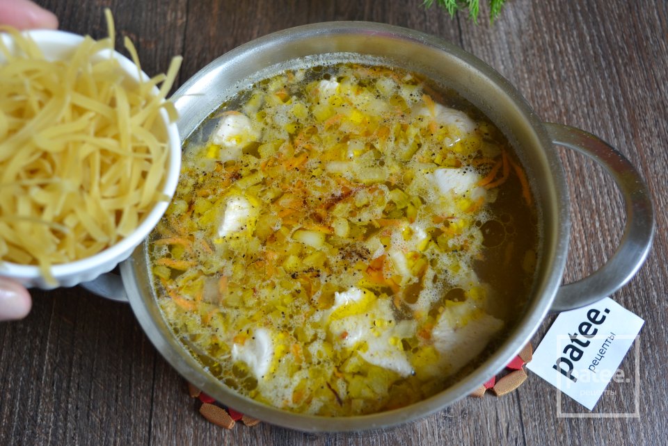 Легкий куриный суп с лапшой - Шаг 12