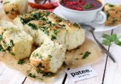 Пампушки с чесноком и зеленью
