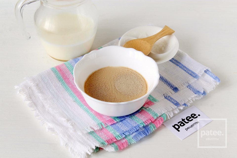 Пампушки с чесноком и зеленью - Шаг 2