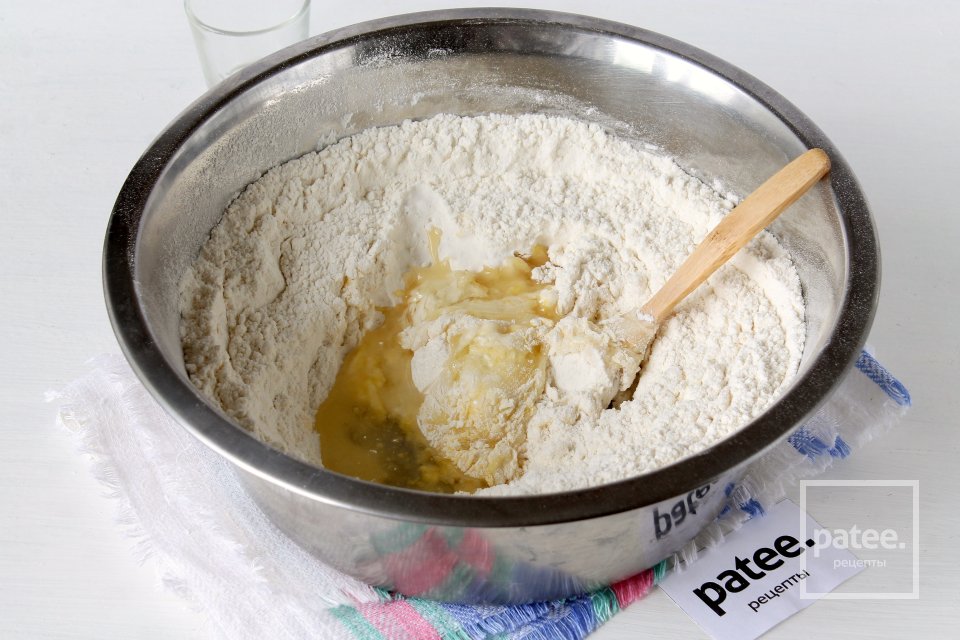 Пампушки с чесноком и зеленью - Шаг 6