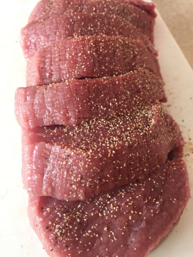 Медальоны из телятины с овощами-гриль и "Песто" - Шаг 1