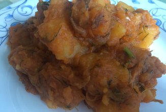 Картофель с тушенкой и томатной пастой