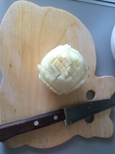 Картофель с тушенкой и томатной пастой - Шаг 2