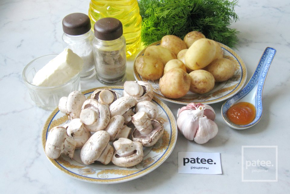 Молодой картофель с грибами и чесноком - Шаг 1