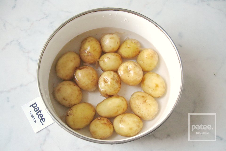 Молодой картофель с грибами и чесноком - Шаг 2