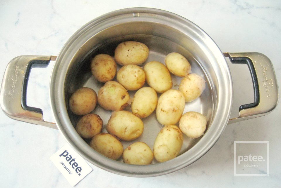 Молодой картофель с грибами и чесноком - Шаг 3