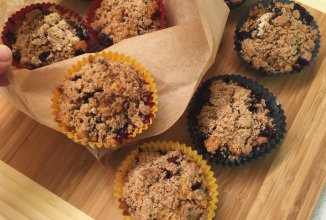 Ягодные маффины с посыпкой