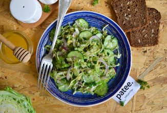 Салат из молодой капусты с медовой заправкой