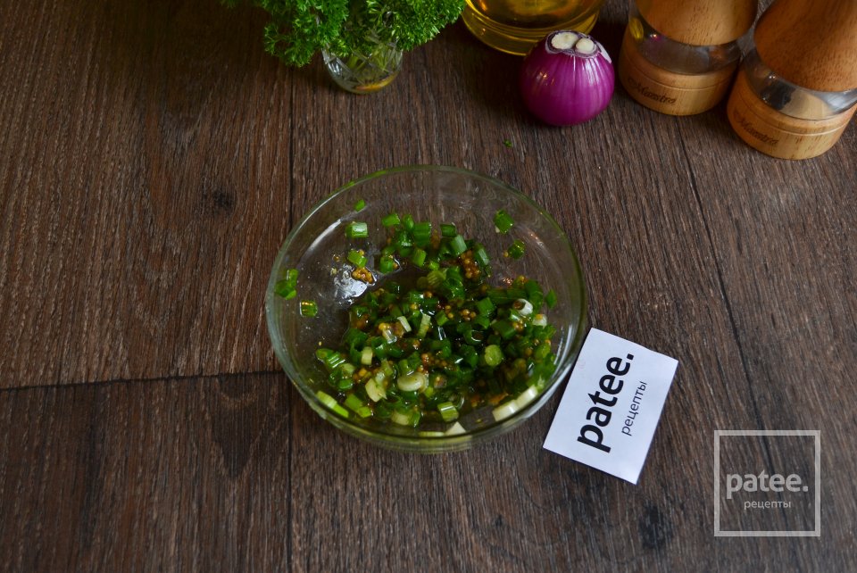 Салат из молодой капусты с медовой заправкой - Шаг 6