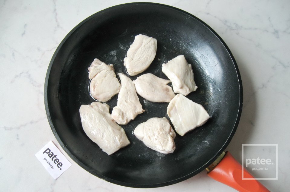 Куриная грудка в сырном соусе с молодым картофелем - Шаг 4