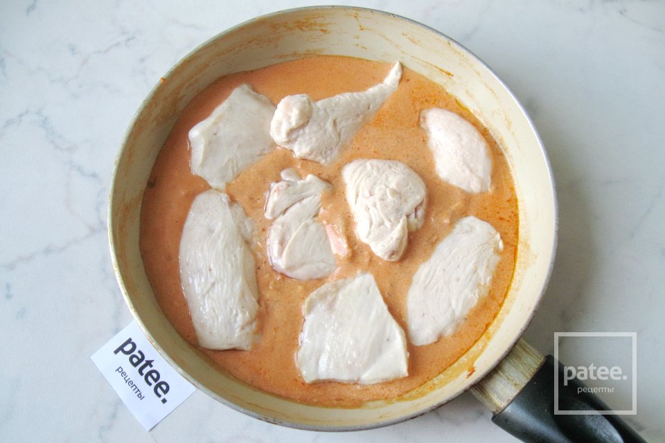 Куриная грудка в сырном соусе с молодым картофелем - Шаг 11