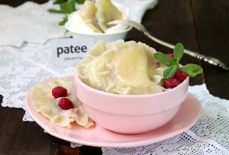 Вареники с творогом и малиной