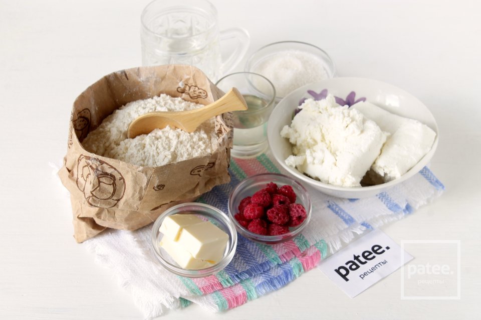 Вареники с творогом и малиной - Шаг 1