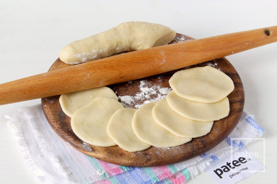 Вареники с творогом и малиной - Шаг 7