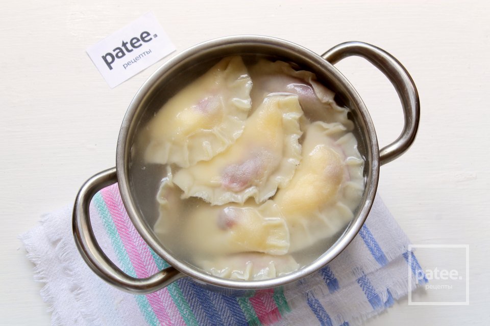 Вареники с творогом и малиной - Шаг 12