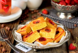 Пирог с клубникой на кефире