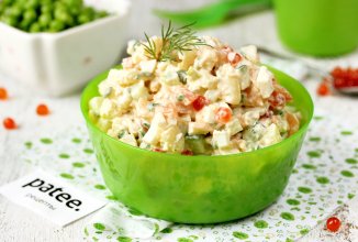 Салат с красной рыбой и икрой