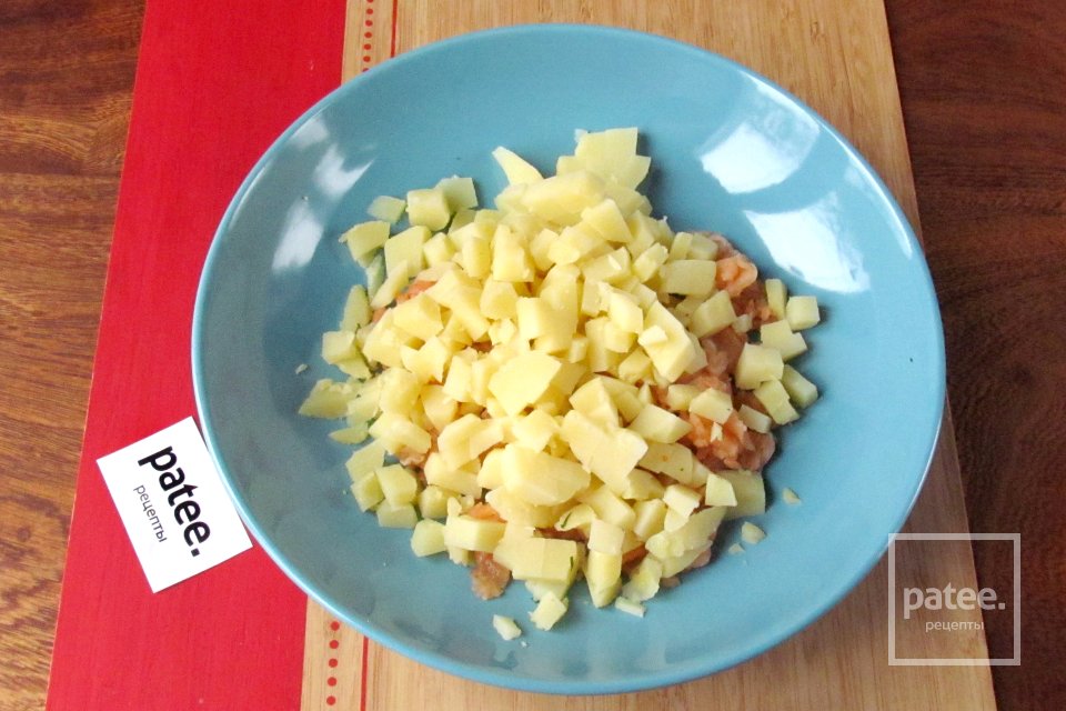 Салат с красной рыбой и икрой - Шаг 3