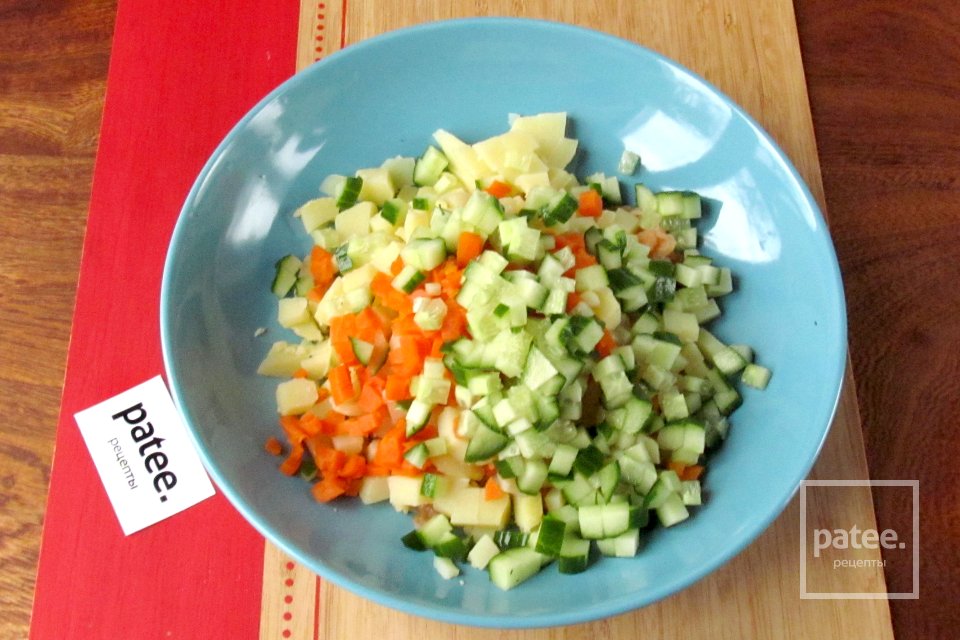 Салат с красной рыбой и икрой - Шаг 5