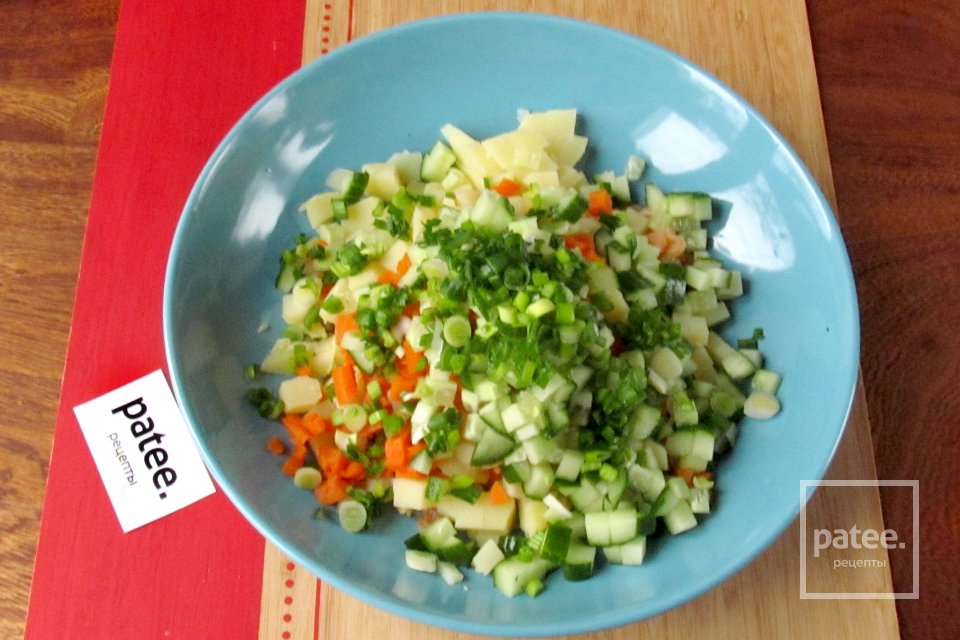 Салат с красной рыбой и икрой - Шаг 6