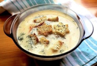 Суп с курицей и гренками