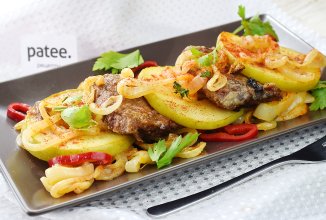 Говяжья печень с карамелизированными яблоками