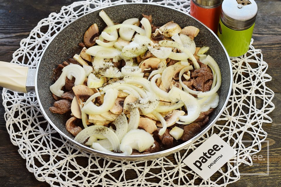 Бефстроганов из свинины - Шаг 7