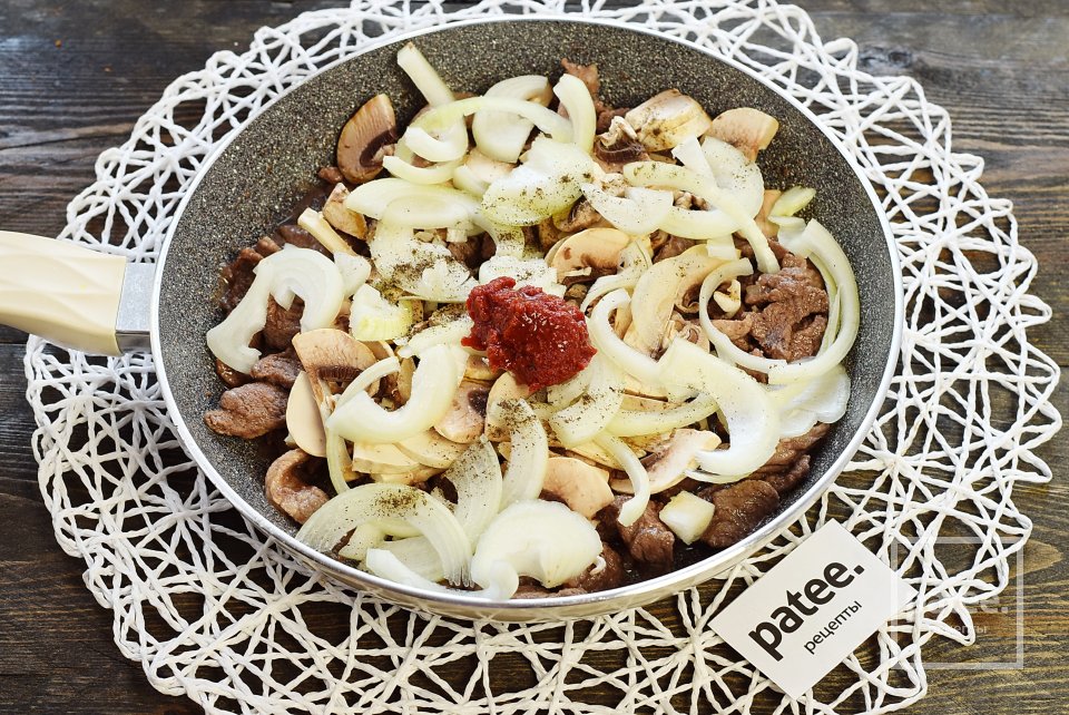 Бефстроганов из свинины - Шаг 8